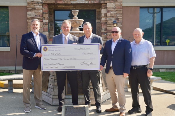 Treasurer Pack Returns More Than $12,000 in Unclaimed Property Funds to City of Nitro