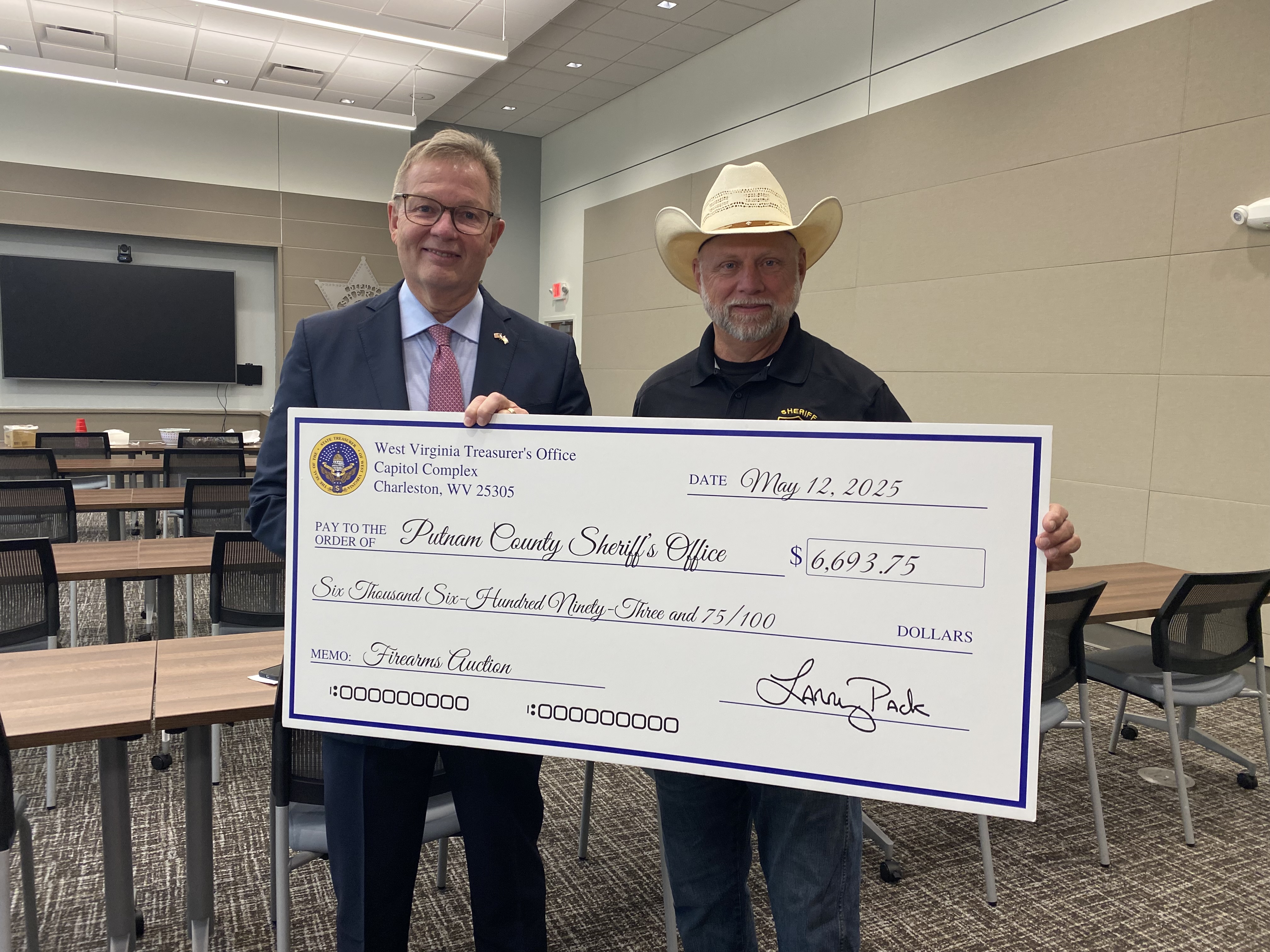 Treasurer Pack Returns More Than $6,000 in Unclaimed Property from Firearms Auction to Putnam County Sheriff's Office