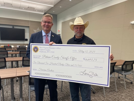 Treasurer Pack Returns More Than $6,000 in Unclaimed Property from Firearms Auction to Putnam County Sheriff's Office