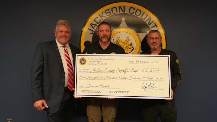 Treasurer's Office Returns More Than $10,000 in Unclaimed Property From Firearms Auction to Jackson County Sheriff's Department